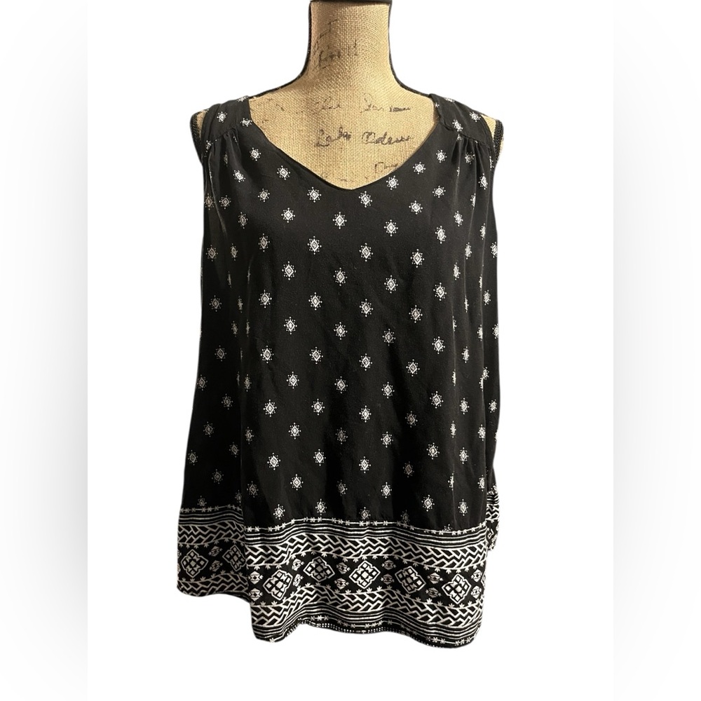 Old Navy Black and White Patterned Tank Top Blouse